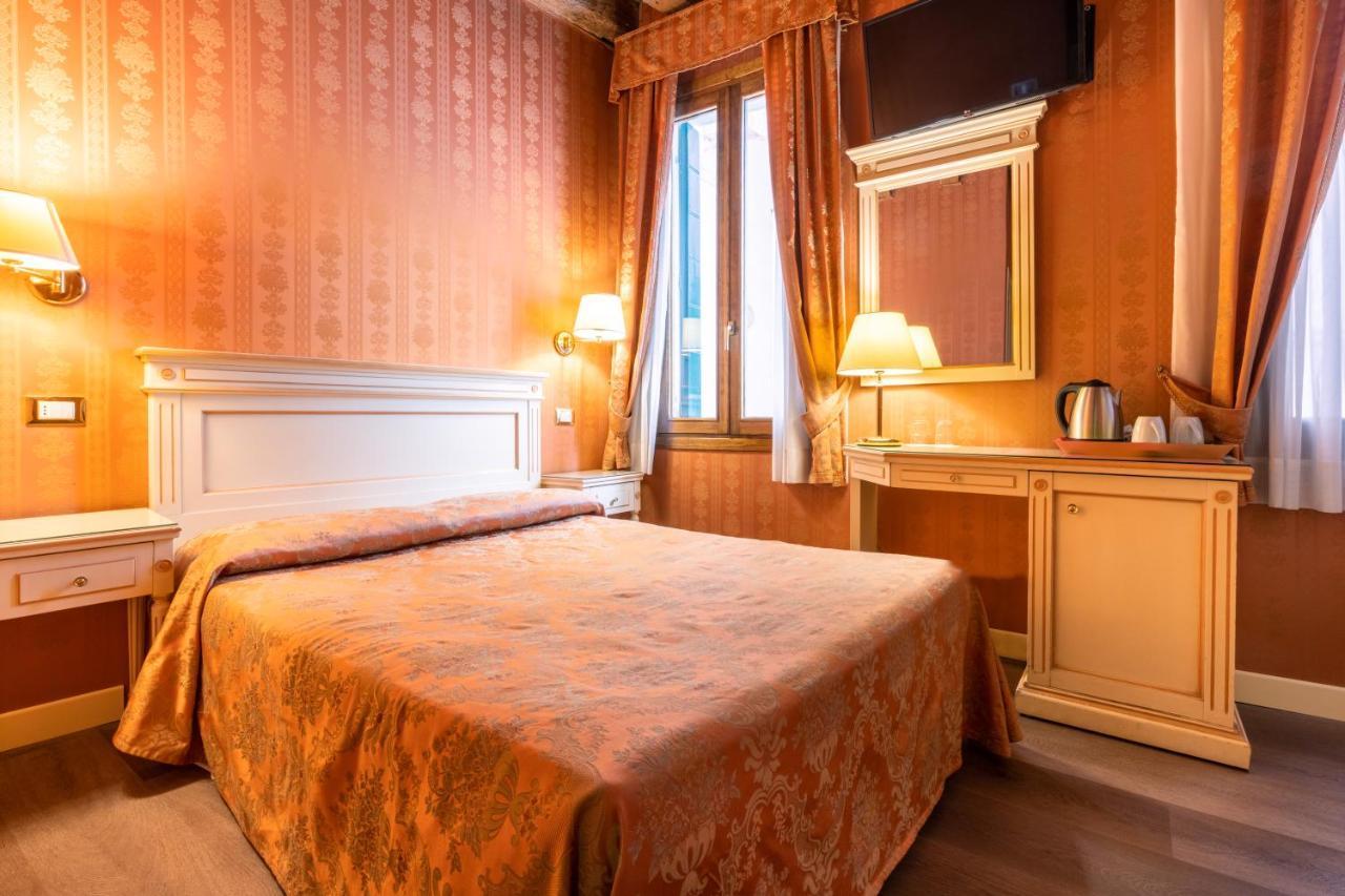 Lanterna Di Marco Polo Bed and Breakfast Venetië Buitenkant foto