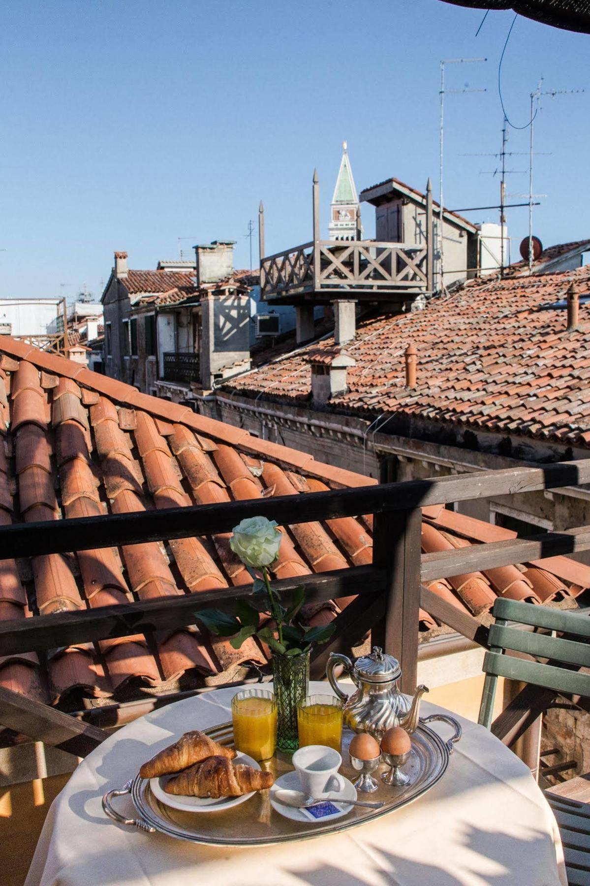 Lanterna Di Marco Polo Bed and Breakfast Venetië Buitenkant foto