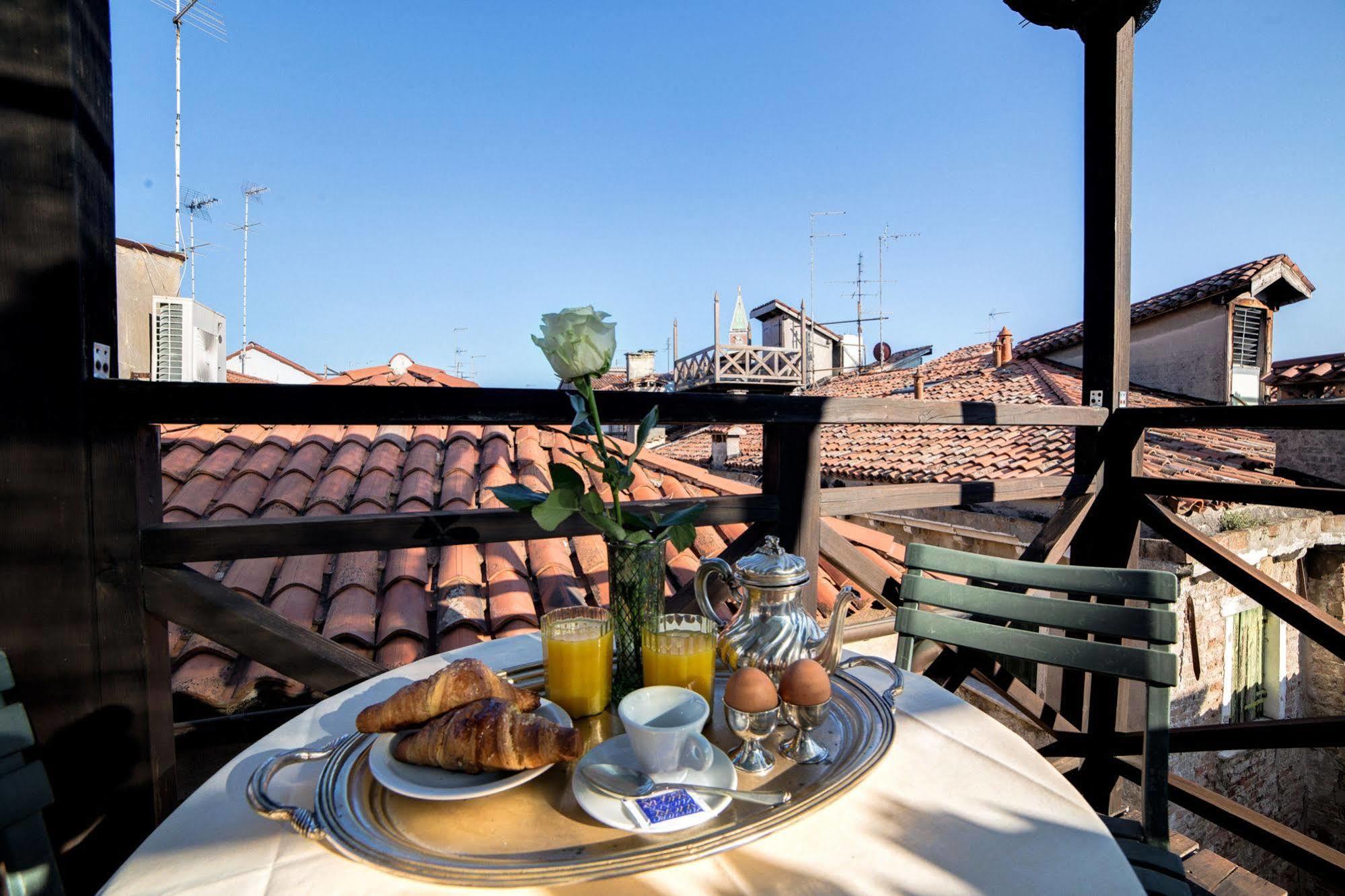 Lanterna Di Marco Polo Bed and Breakfast Venetië Buitenkant foto