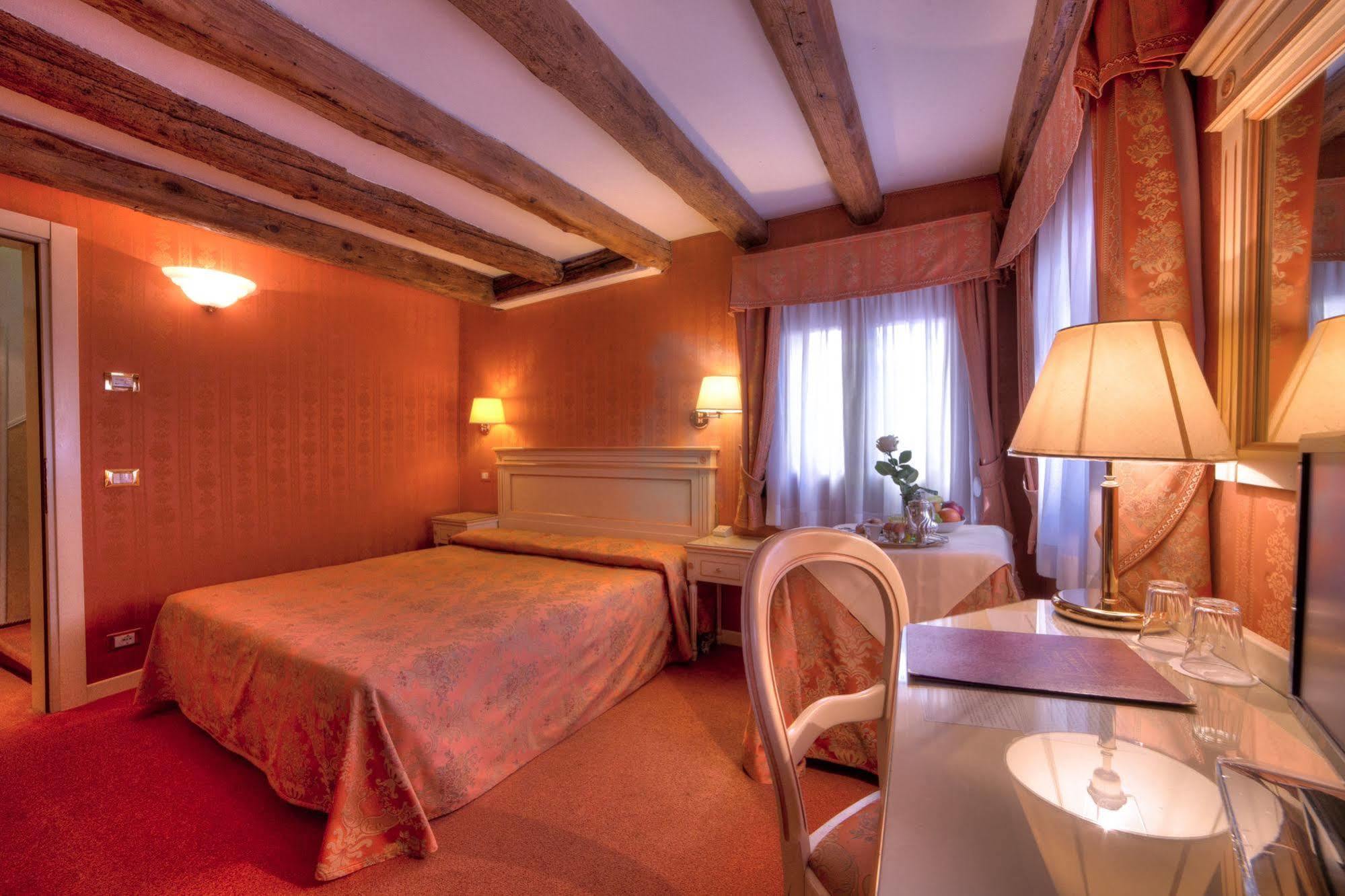 Lanterna Di Marco Polo Bed and Breakfast Venetië Buitenkant foto