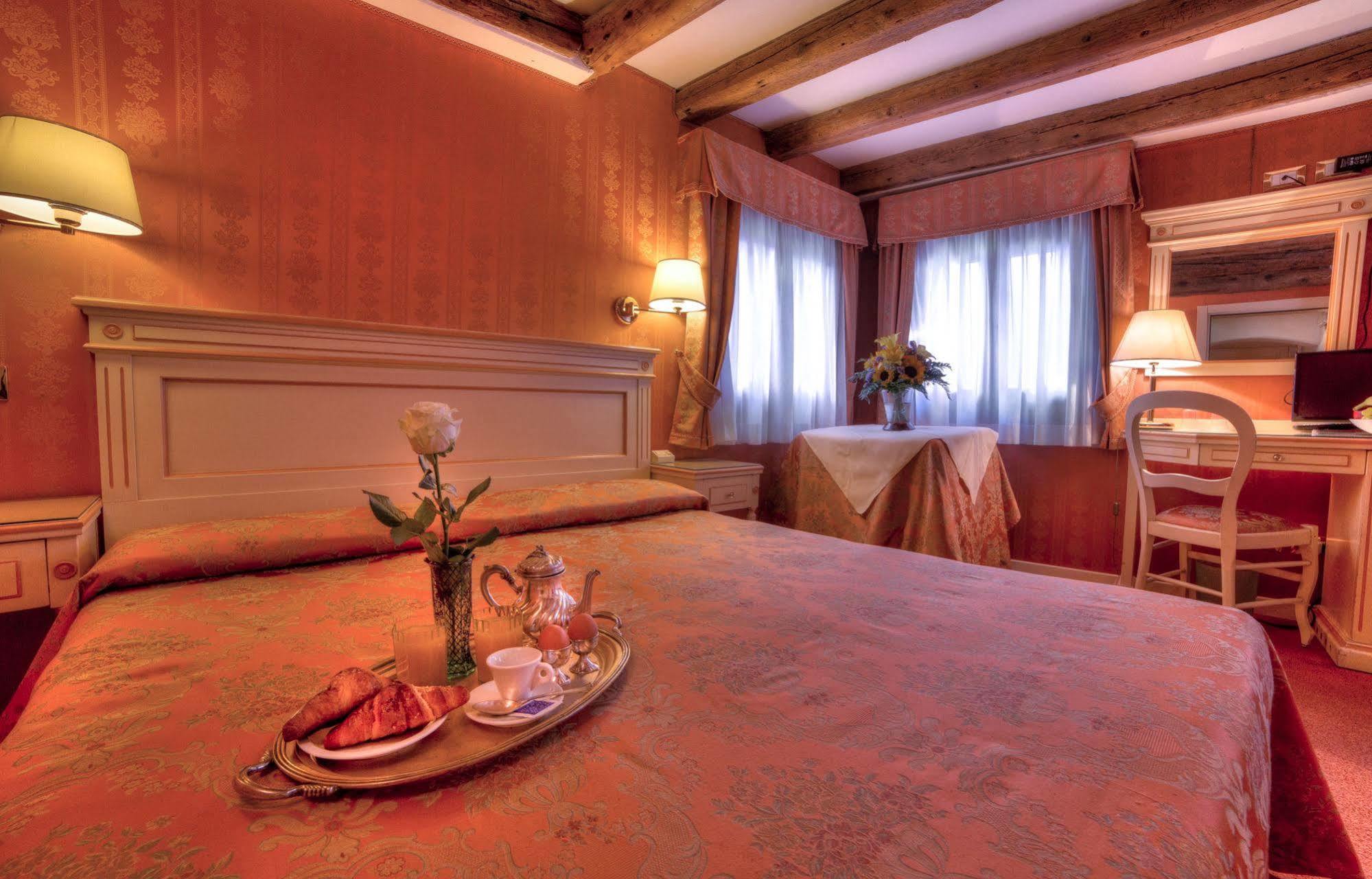 Lanterna Di Marco Polo Bed and Breakfast Venetië Buitenkant foto