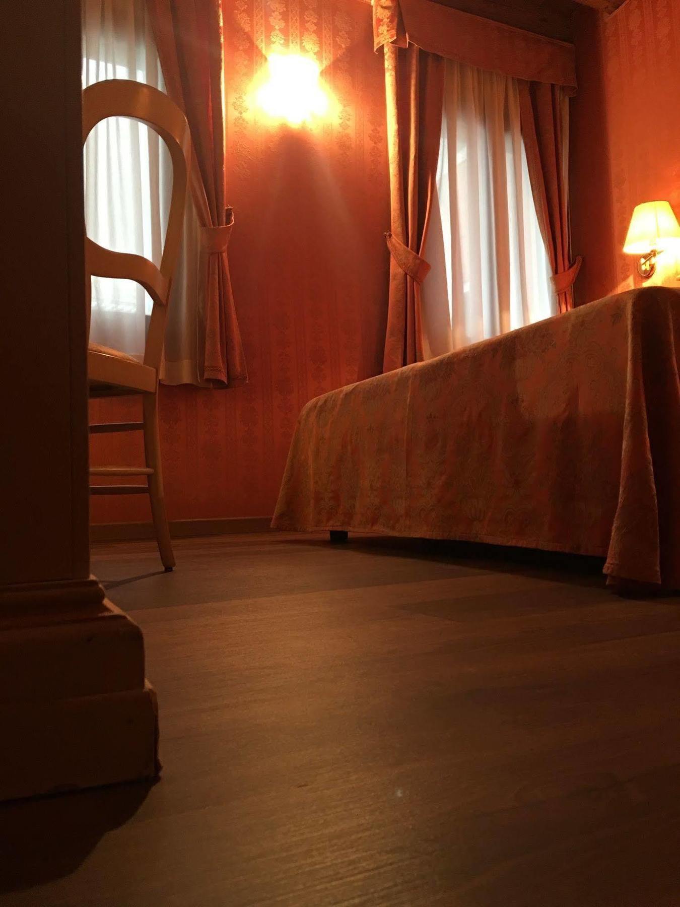 Lanterna Di Marco Polo Bed and Breakfast Venetië Buitenkant foto