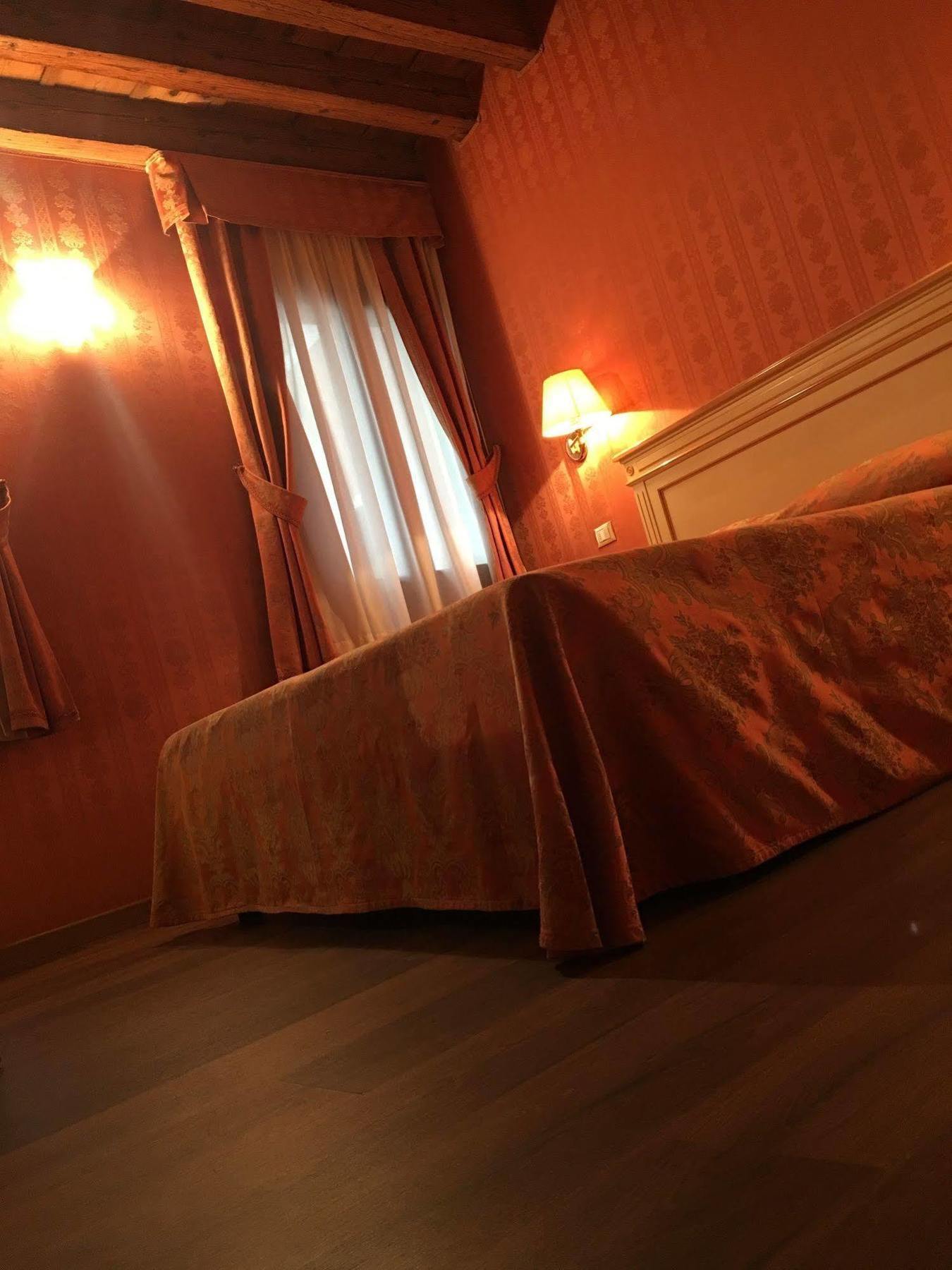 Lanterna Di Marco Polo Bed and Breakfast Venetië Buitenkant foto