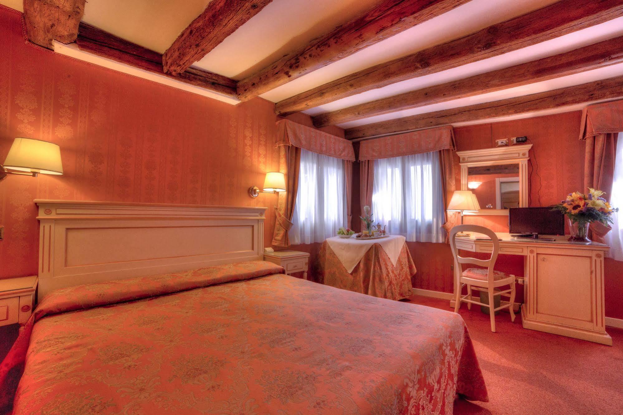 Lanterna Di Marco Polo Bed and Breakfast Venetië Buitenkant foto