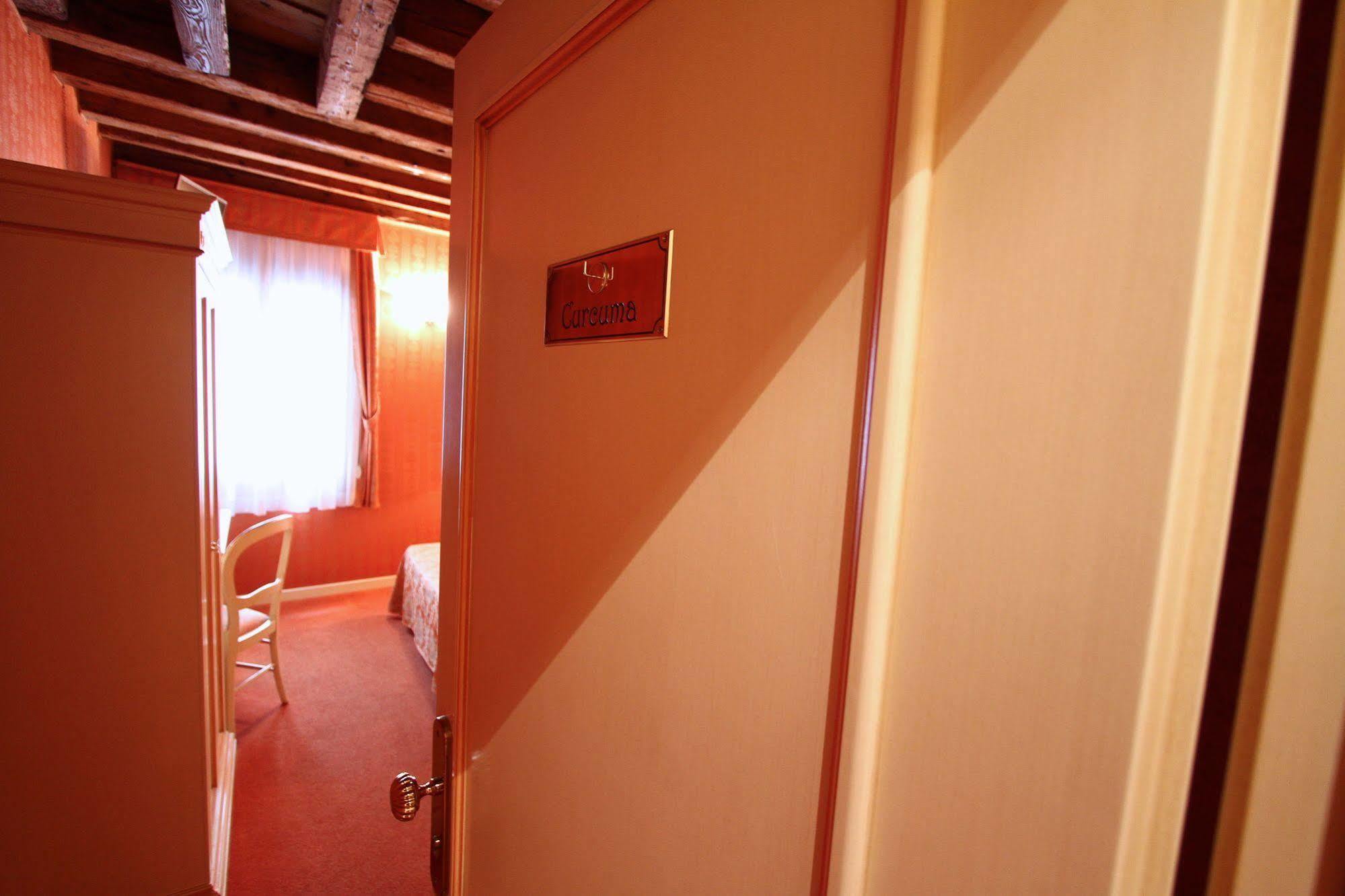Lanterna Di Marco Polo Bed and Breakfast Venetië Buitenkant foto