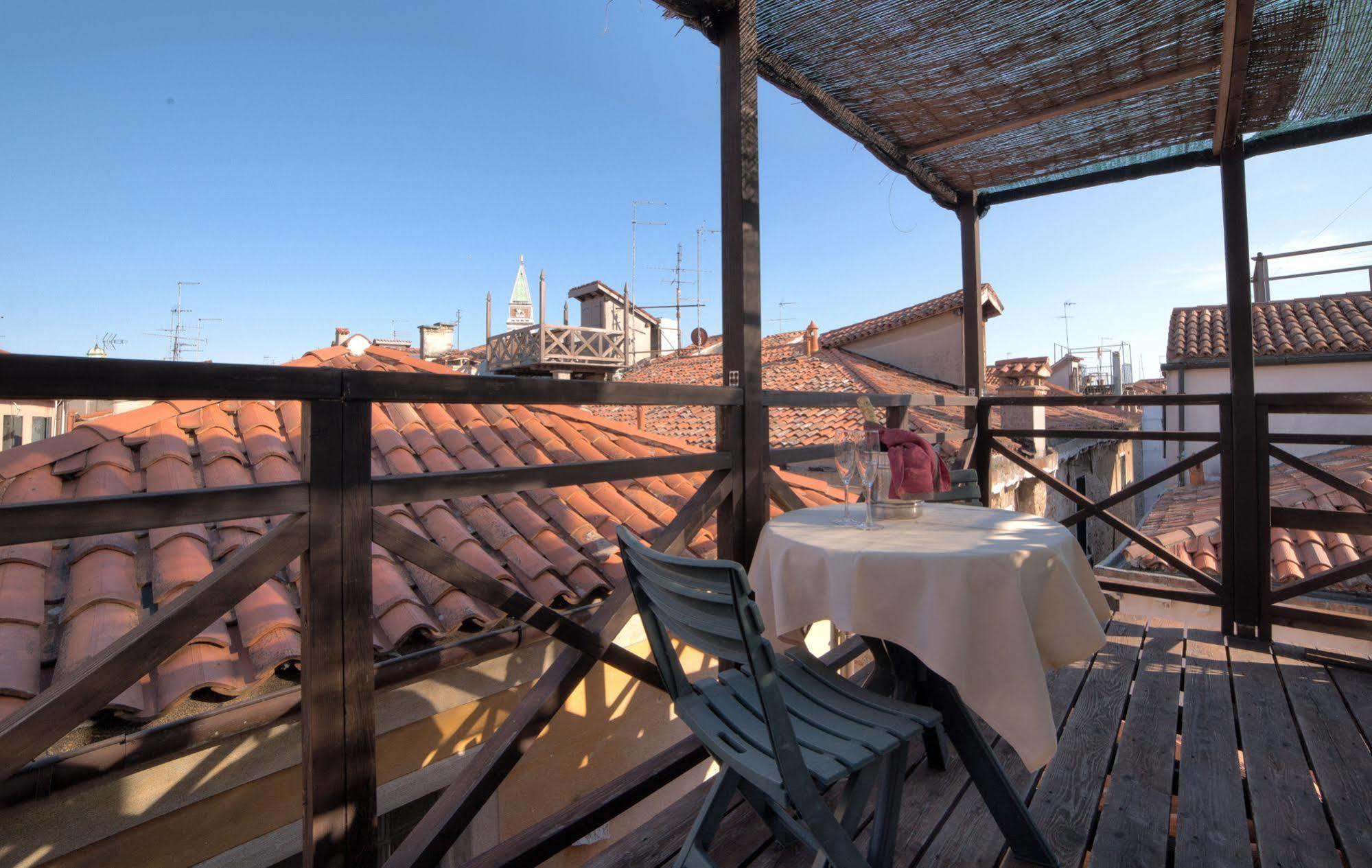 Lanterna Di Marco Polo Bed and Breakfast Venetië Buitenkant foto